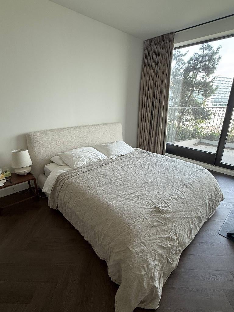 Fantastic Bed (Almost New!!!) 180x200cm, Ophalen, Overige materialen, Beige, Tweepersoons