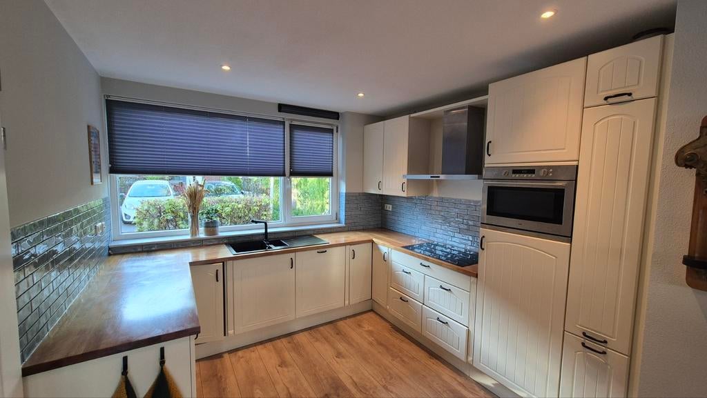 Landelijke keuken met houtfineer aanrecht, Huis en Inrichting, Keuken | Complete keukens, Ophalen, Gebruikt, Wit, Hoekkeuken