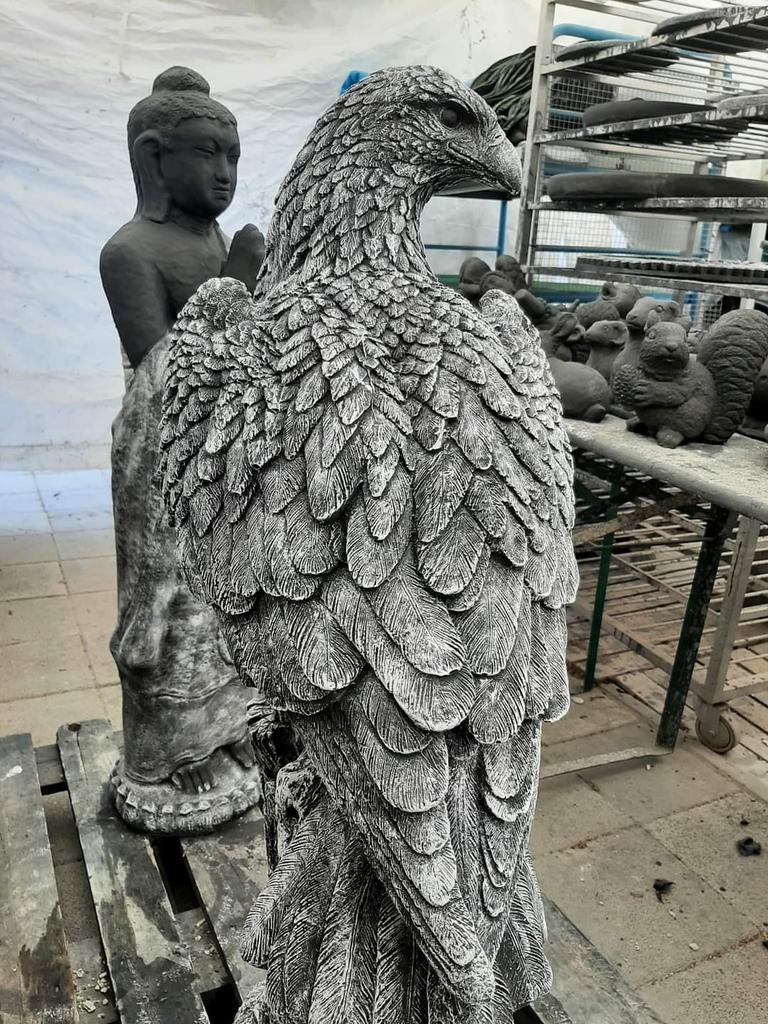 Adelaar op stam, Tuin en Terras, Ophalen, Nieuw, Beton, Dierenbeeld