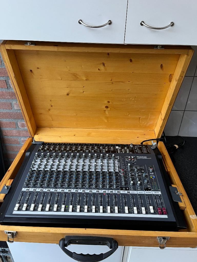 Phonic Impact 12.4X 16 kanaals mengpaneel , studio mixer ., Ophalen, Gebruikt, 10 tot 20 kanalen, Microfooningang