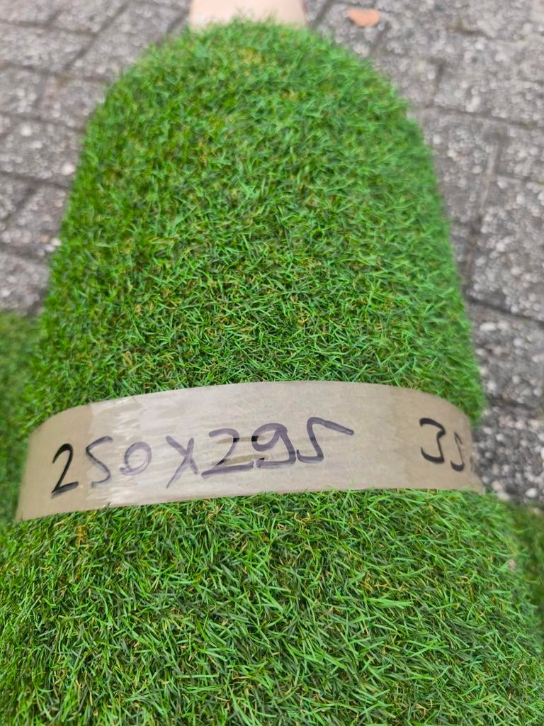 Kunstgras nieuw 295x250 cm, 35 mm hoog  met streepje midden, Tuin en Terras, Gras en Kunstgras, Ophalen, Nieuw, Minder dan 10 m²