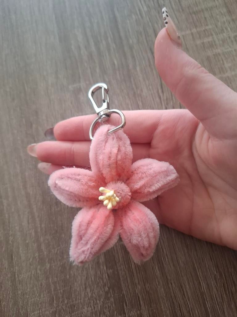 Handgemaakte roze bloem sleutelhanger van chenille draad, Ophalen, Nieuw, Dier of Natuur