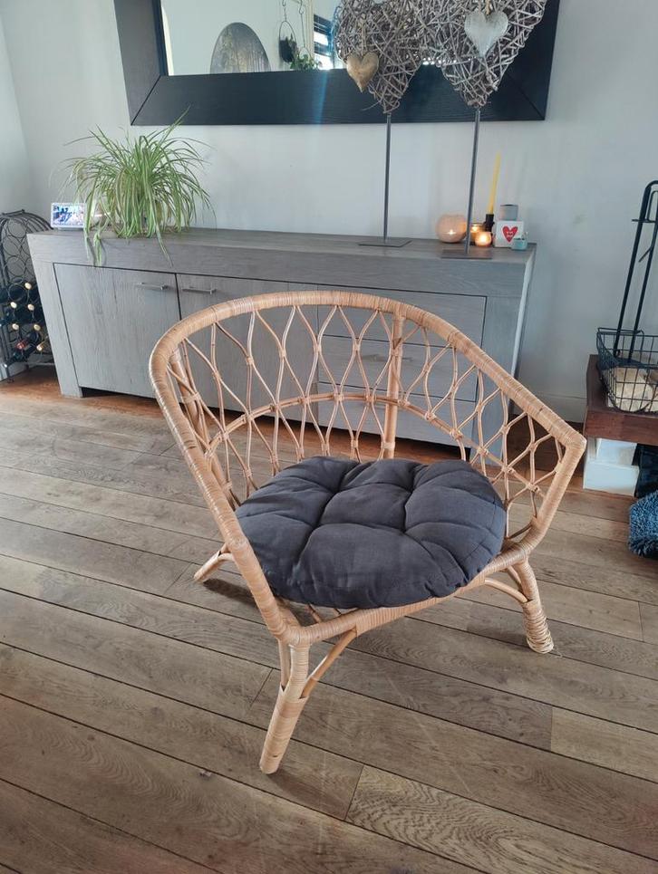 Mooie rotan loungestoel met kussen, Huis en Inrichting, Stoelen, Ophalen of Verzenden