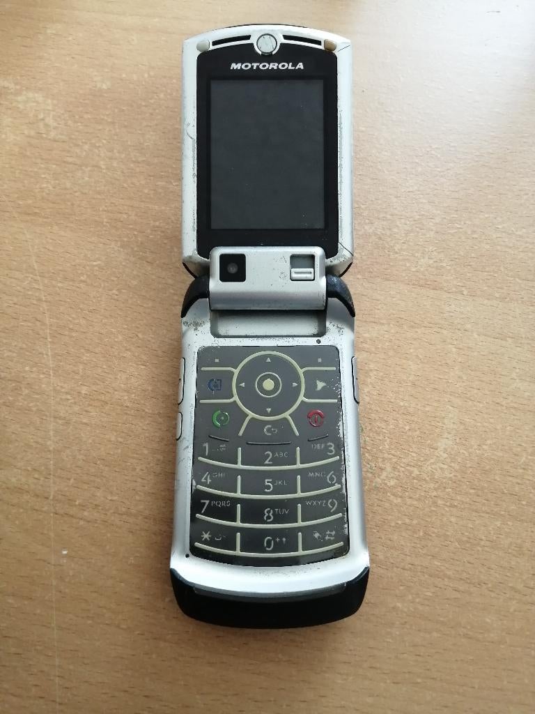 WEG=WEG!!! VINTAGE MOTOROLA RAZR VX3 KLAPTELEFOON MOBIEL, Telecommunicatie, Mobiele telefoons | Motorola, Gebruikt, Zwart, Fysiek toetsenbord
