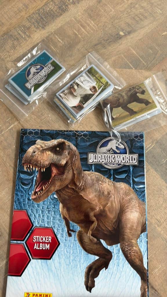 Panini jurassic world leeg album met compl stickerset, Verzenden, Zo goed als nieuw, Meerdere stickers