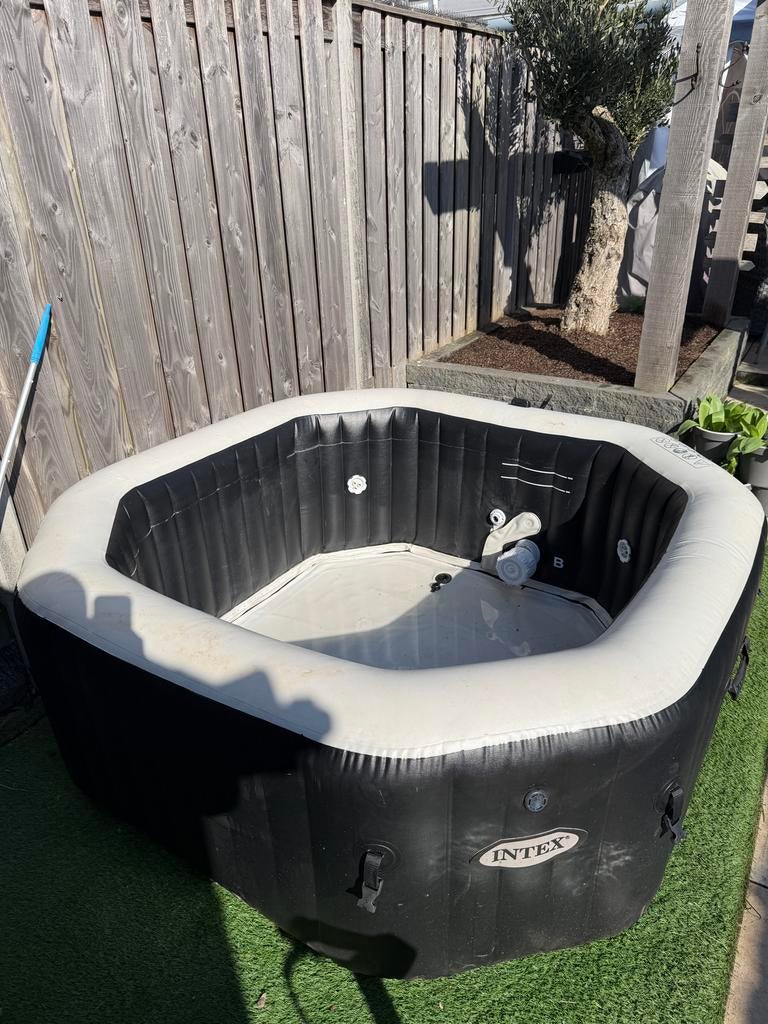 Intex Pure Spa Jet & Bubbles - Opblaasbare Jacuzzi, Tuin en Terras, Bubbelbaden en Hottubs, Ophalen, Gebruikt, Afdekzeil, Opblaasbaar