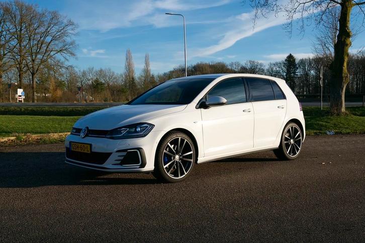 VW Golf GTE DSG 204pk | 82k km | ACC | Camera | 2x 19”, Auto's, Volkswagen, Particulier, Golf, ABS, Achteruitrijcamera, Adaptive Cruise Control