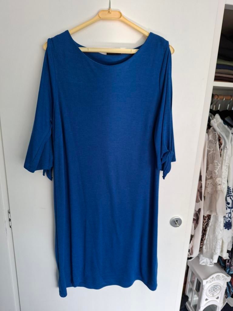 Te koop nieuwe jurk in kobalt blauw mt 44, Kleding | Dames, Grote Maten, Ophalen, Nieuw, Blauw, Jurk