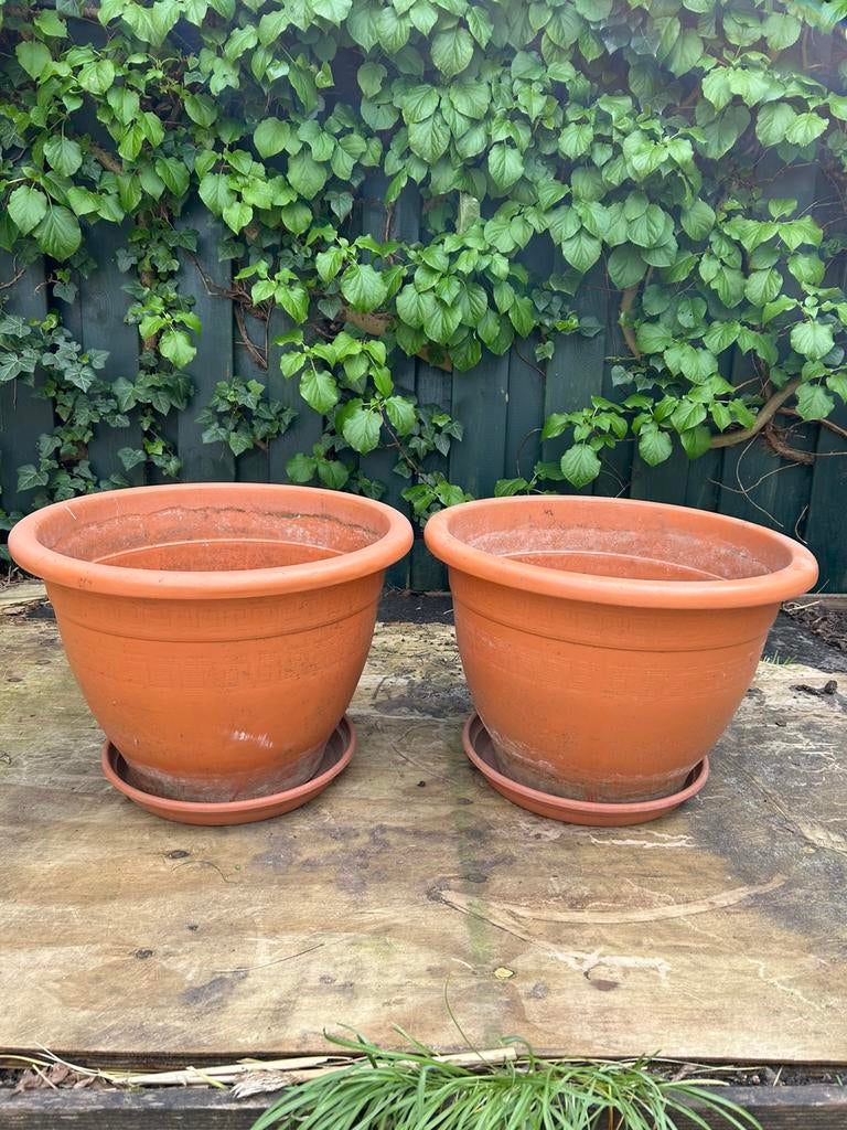 2 grote ronde buiten bloempotten, Tuin en Terras, Bloempotten, Ophalen, Kunststof, Gebruikt, 40 cm of meer