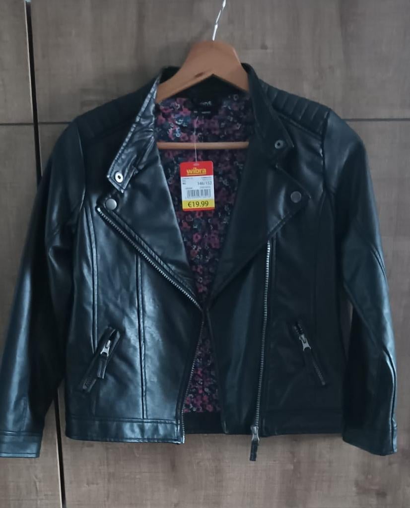 Nieuw lederlook jasje met bloemenvoering, maat 146/152, Ophalen of Verzenden, Nieuw, Meisje, Jas