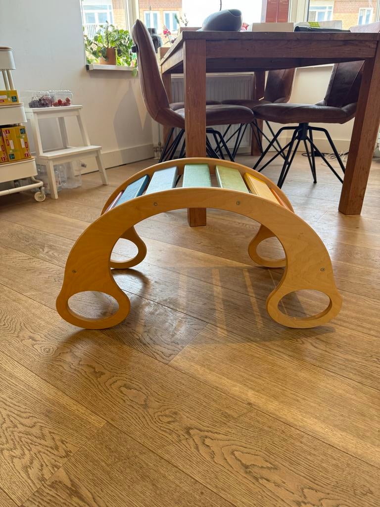 Houten Wobbelboard / Balansbord met Regenboogkleuren, Ophalen, Zo goed als nieuw, Jongen of Meisje