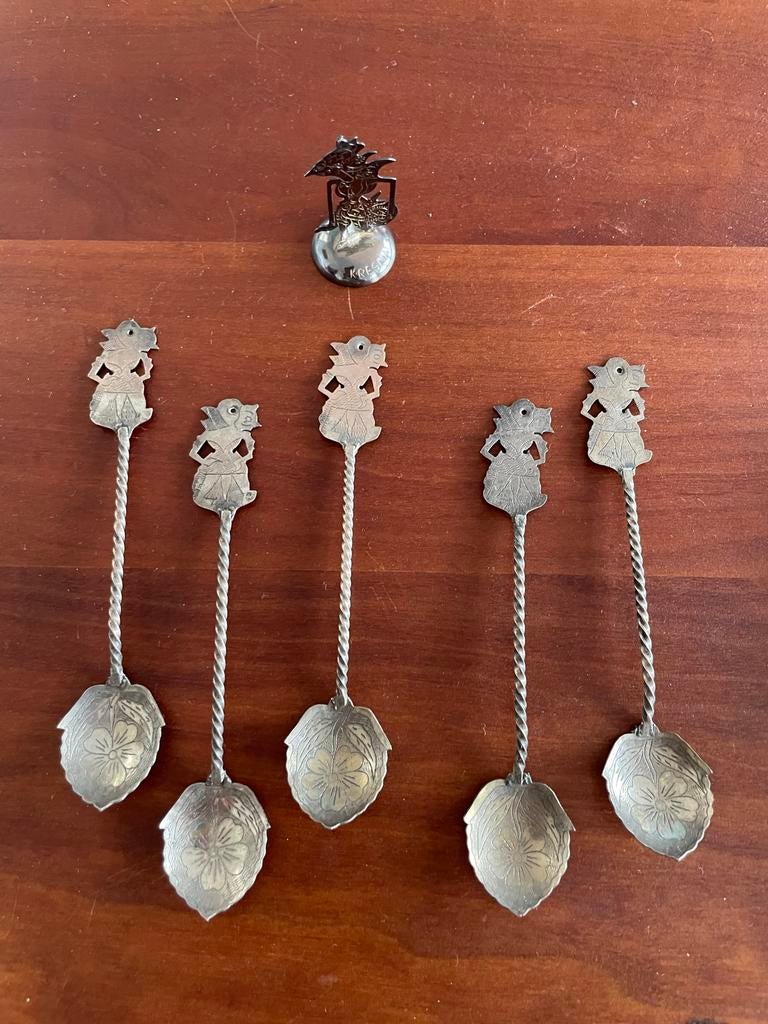 Indische Wajang lepels en wajang figuurtje, Antiek en Kunst, Antiek | Bestek, Ophalen of Verzenden