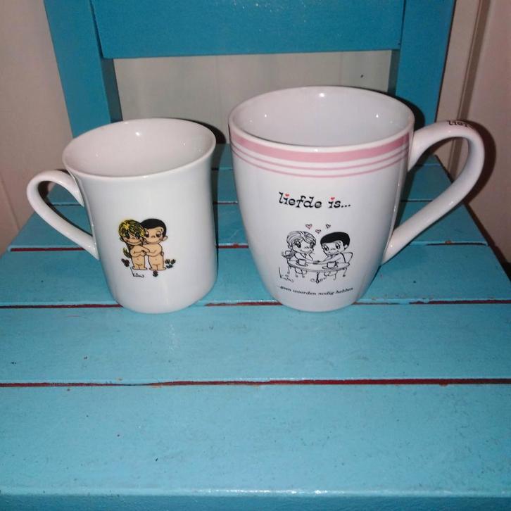 Liefde is... servies: 4 mokken, 1 bordje, 1 kannetje, Huis en Inrichting, Keuken | Servies, Gebruikt, Overige typen, Overige stijlen