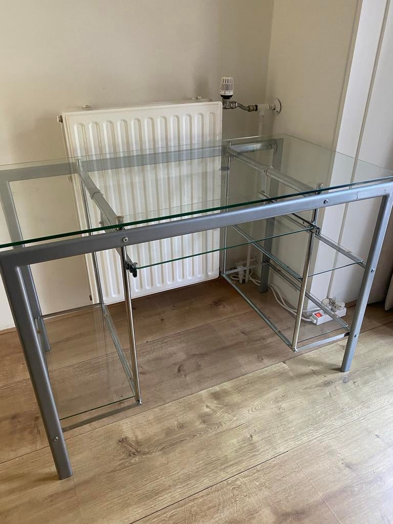 Glazen bureau met metalen frame, Huis en Inrichting, Tafels | Sidetables, Ophalen, Gebruikt, 50 tot 100 cm, 25 tot 50 cm