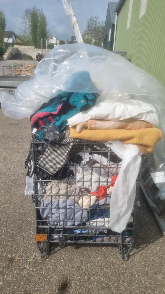 Gratis kleding, Antiek en Kunst, Antiek | Kleding en Accessoires, Ophalen of Verzenden