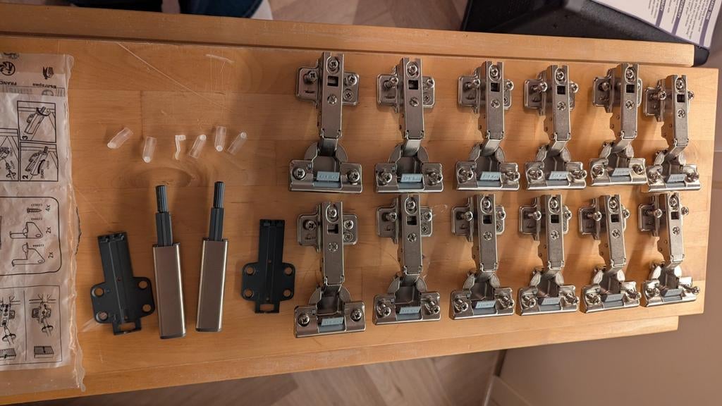 12x IKEA Besta Scharnieren en Druksluiters (niet compleet), Ophalen, Gebruikt