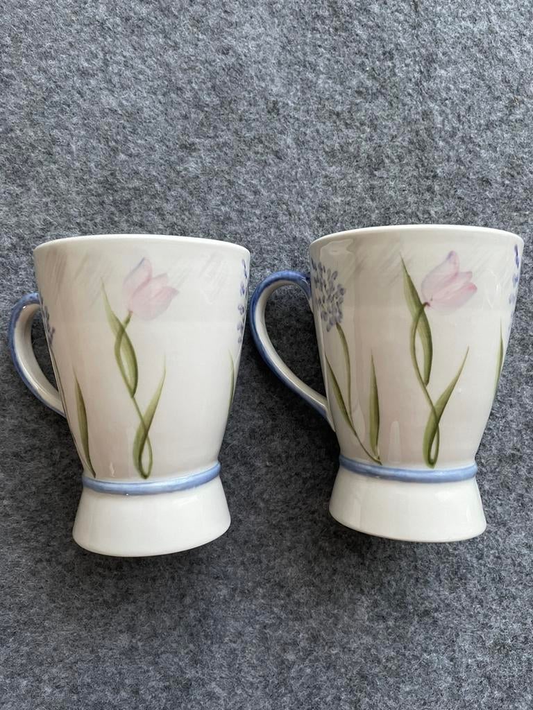 2 x Vic's Hand Painted Mokken Nieuw., Huis en Inrichting, Keuken | Servies, Verzenden, Nieuw, Kop(pen) en/of Schotel(s)