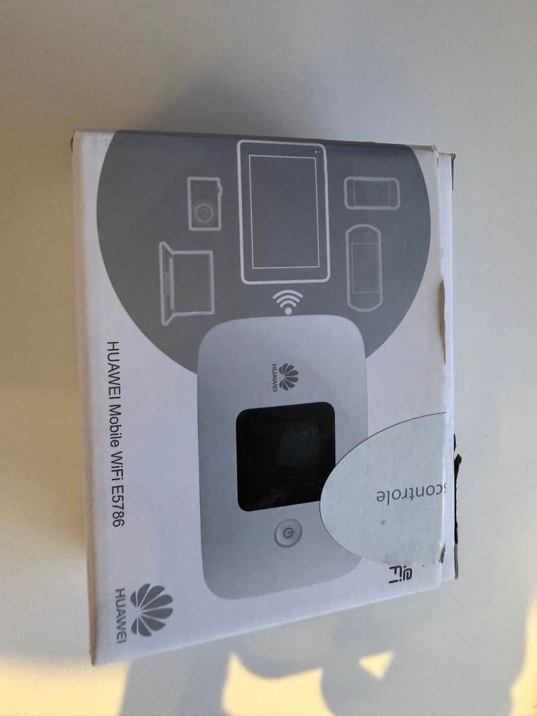 Huawei Mobile WiFi E5786 - Draagbare 4G Router, Computers en Software, Routers en Modems, Ophalen of Verzenden, Gebruikt, Router met modem