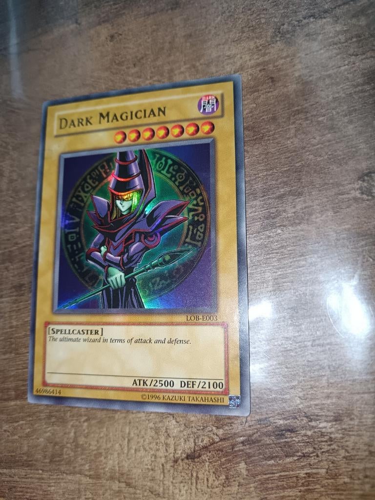 Yu-Gi-Oh! Dark Magician LOB-003 Foil, Hobby en Vrije tijd, Verzamelkaartspellen | Yu-gi-Oh!, Ophalen of Verzenden, Zo goed als nieuw