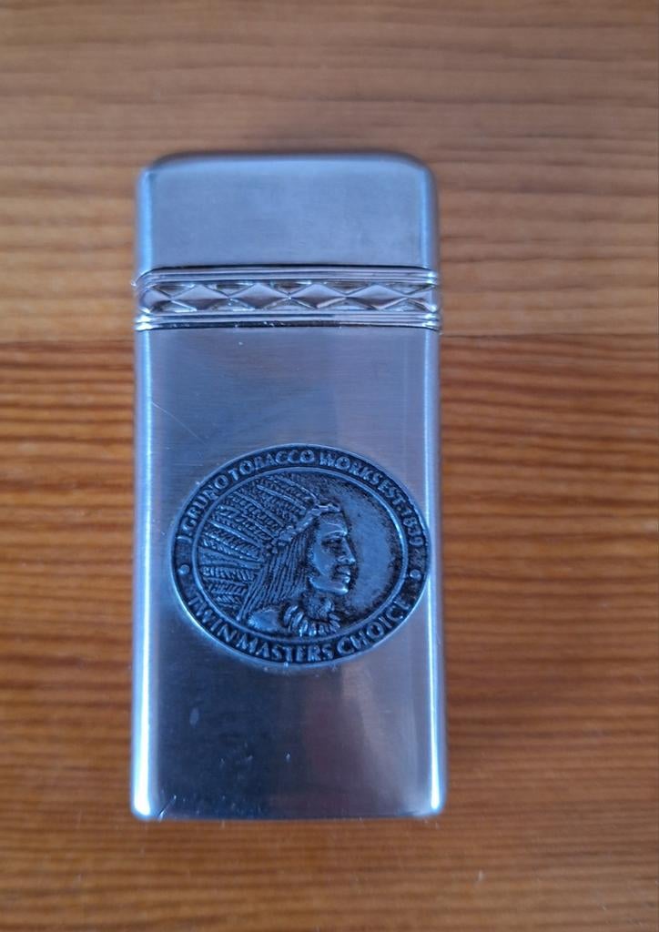 Zippo model aansteker met 3d embleem hoofd Native American, Ophalen of Verzenden, Zo goed als nieuw, Aansteker