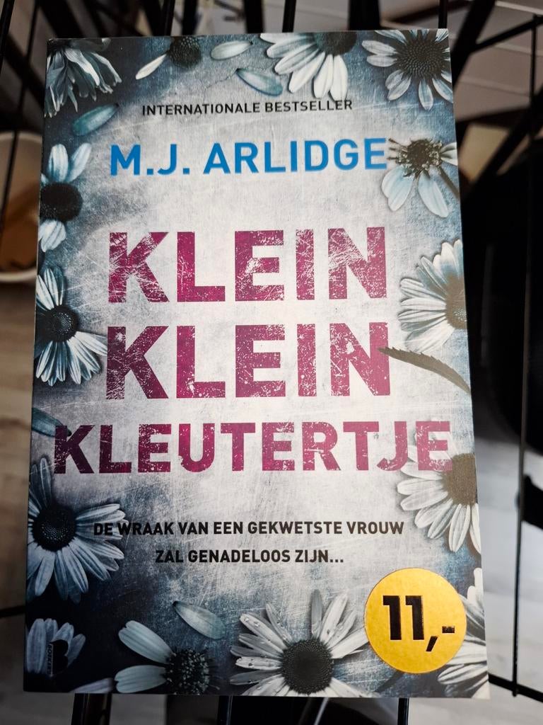 M.J. Arlidge - Klein Klein Kleutertje (Nieuw), Boeken, Ophalen of Verzenden, Nieuw, M.J. Arlidge, Europa overig