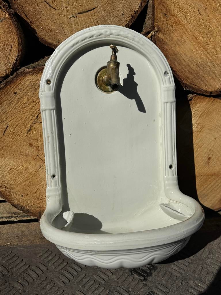 Antieke wasbak met messing kraantje, Ophalen