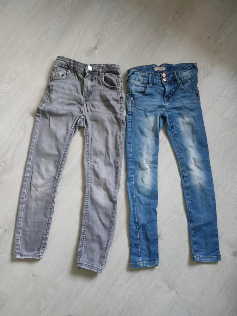 Twee meisjes jeansbroekjes - maat 122, Kinderen en Baby's, Kinderkleding | Maat 122, Broek, Gebruikt, Meisje, Ophalen of Verzenden
