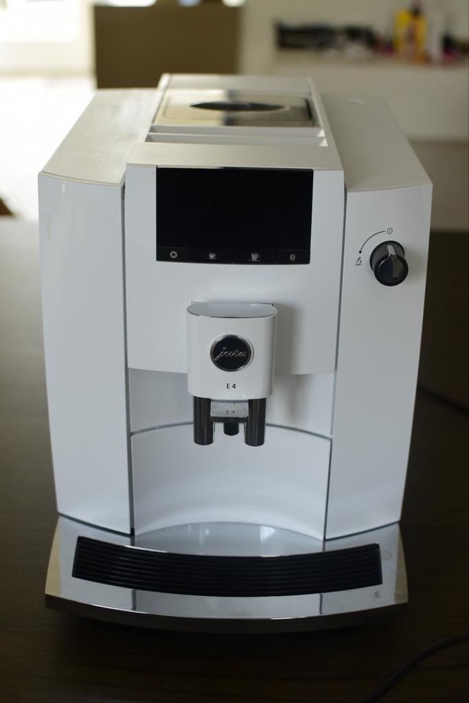 Jura E4 Piano Wit Koffiemachine - Vers Gezette Koffie, Witgoed en Apparatuur, Koffiezetapparaten, Ophalen, Afneembaar waterreservoir
