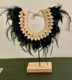 Statement veren ketting met kauri schelpen op standaard, Ophalen of Verzenden, Zo goed als nieuw