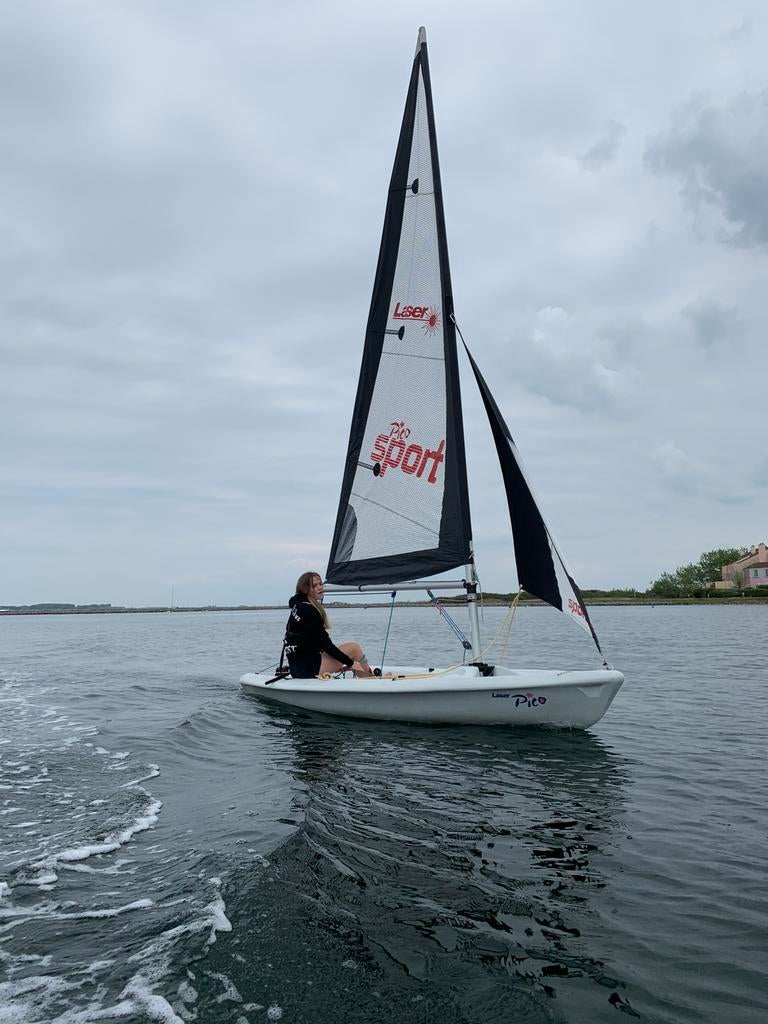 Laser Pico met mooie zeilen en bijbehorende trolley, Watersport en Boten, Open zeilboten, Ophalen, Geen motor, Gebruikt, Minder dan 3 meter