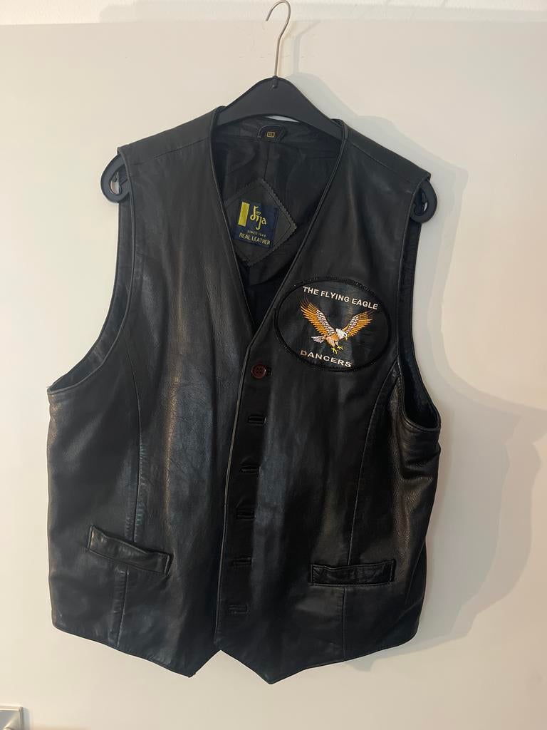 Maat xl Leren Vest Zwart met 'Flying Eagle Dancers' Patch, Kleding | Heren, Bodywarmers, Ophalen of Verzenden, Gedragen, Maat 56/58 (XL)
