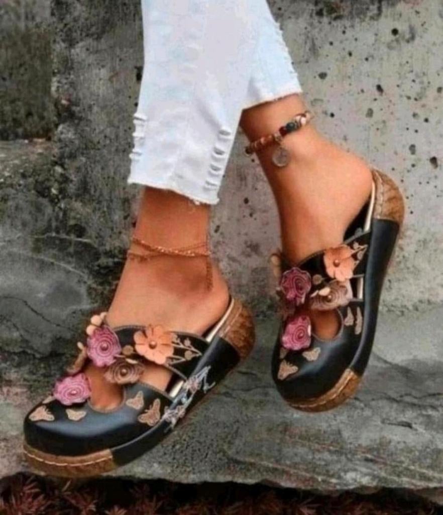 Nieuwe Zwarte Muiltjes met Bloemen - Maat 39, Zwart, Nieuw, Sandalen of Muiltjes, Ophalen of Verzenden