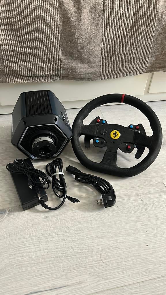 Thrustmaster T818 met ferrari 599xx stuur, Spelcomputers en Games, Spelcomputers | Xbox | Accessoires, Zo goed als nieuw, Stuurtje of Sportattribuut