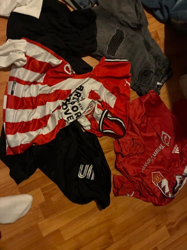 20x  kleding maat M/L – Nike Adidas Wrangler jeans & shirts, Kleding | Heren, Spijkerbroeken en Jeans, Zo goed als nieuw, W32 (confectie 46) of kleiner