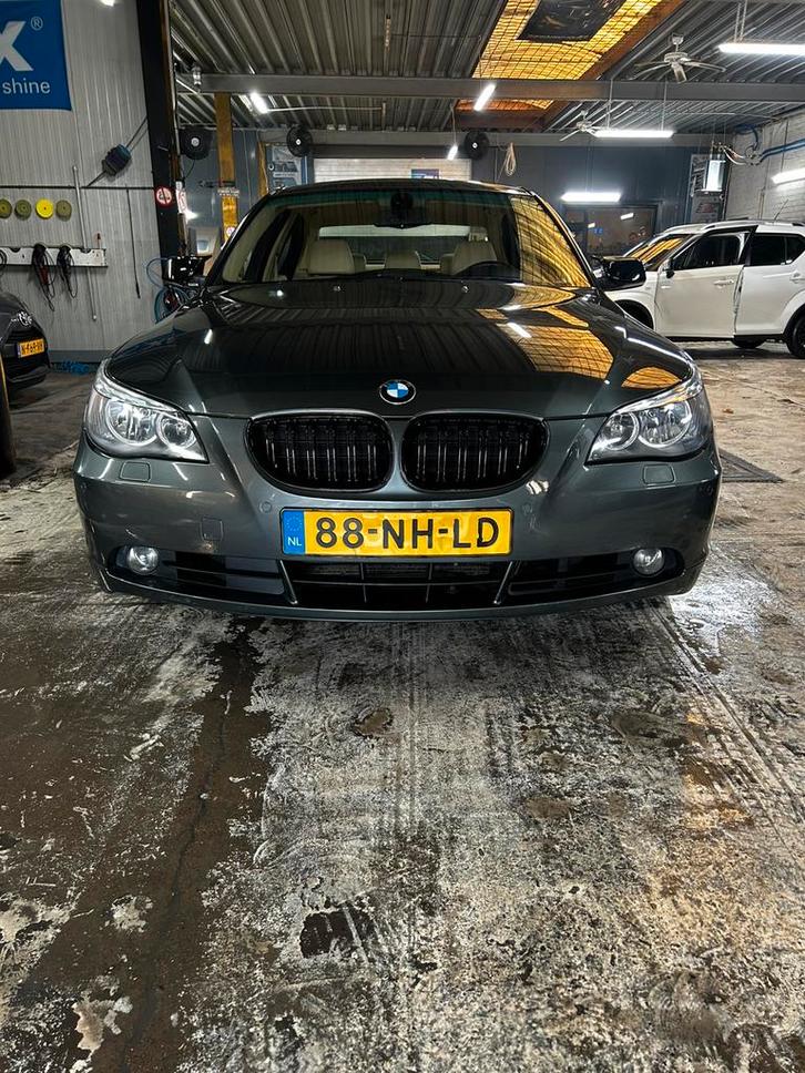 BMW 5-Serie 2.5 I 525 AUT 2003 Grijs, Auto's, BMW, Particulier, 5-Serie, Benzine, D, Sedan, Automaat, Origineel Nederlands, Zilver of Grijs