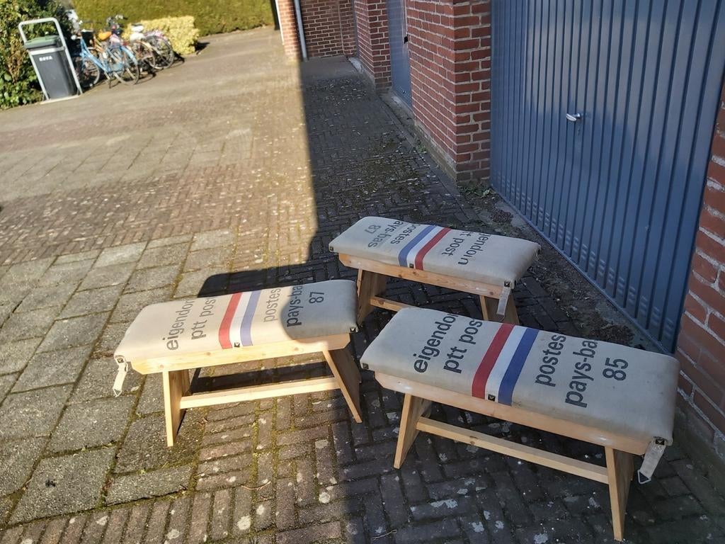 Brocante bankjes in zeer goede staat hebben geen schade, Antiek en Kunst, Curiosa en Brocante, Ophalen of Verzenden