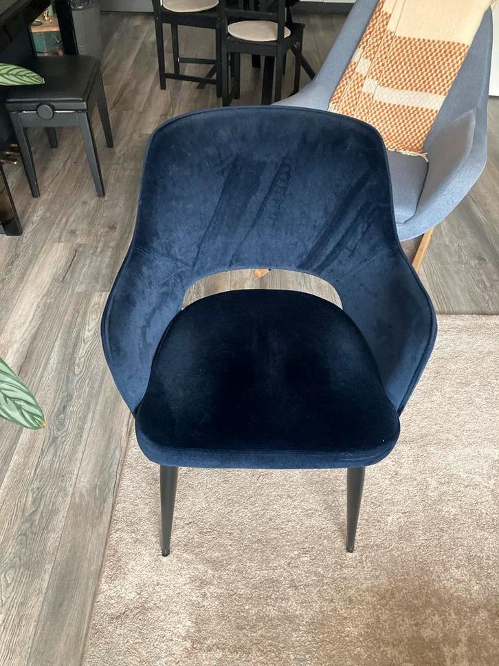 2 Karwei stoelen - Donkerblauw fluweel, Huis en Inrichting, Stoelen, Zo goed als nieuw, Twee, Stof, Blauw, Ophalen