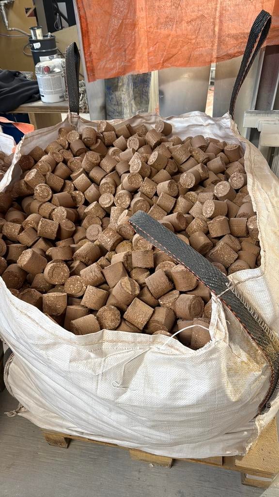 Briketten - mahonie, Tuin en Terras, Haardhout, Overige houtsoorten, Minder dan 3 m³, Ophalen