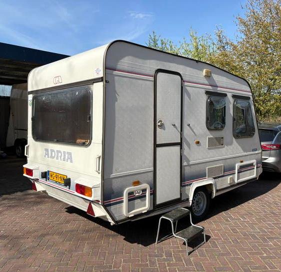 Leuke Adria Caravan vaste zit, vast bed., Caravans en Kamperen, Standaardzit, 750 - 1000 kg, Particulier, Adria