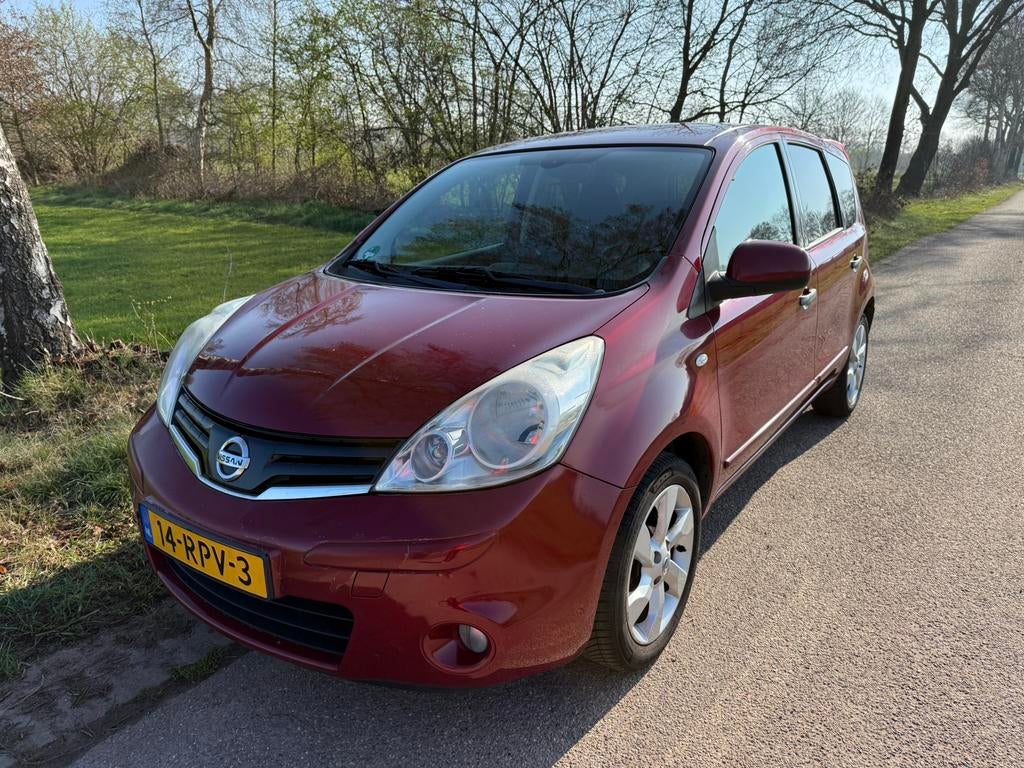 Nissan Note 1.4 16V 2011 Rood, Auto's, Voorwielaandrijving, 4 cilinders, 49 €/maand, Origineel Nederlands
