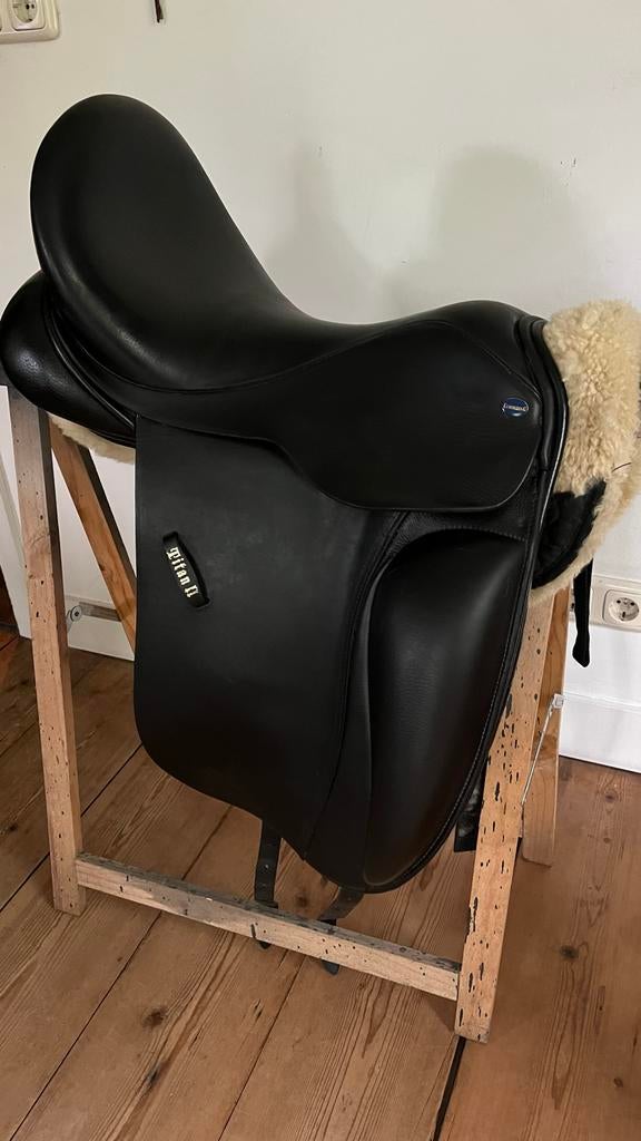 dressuurzadel Euroriding Titan II 18 inch, Dieren en Toebehoren, Paarden en Pony's | Zadels, Ophalen, Gebruikt, Dressuur