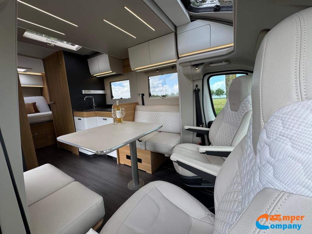 Adria Matrix 670 DC PLUS Queensbed / Hefbed / Face to face, Fiat, 7 tot 8 meter, Bedrijf, Adria