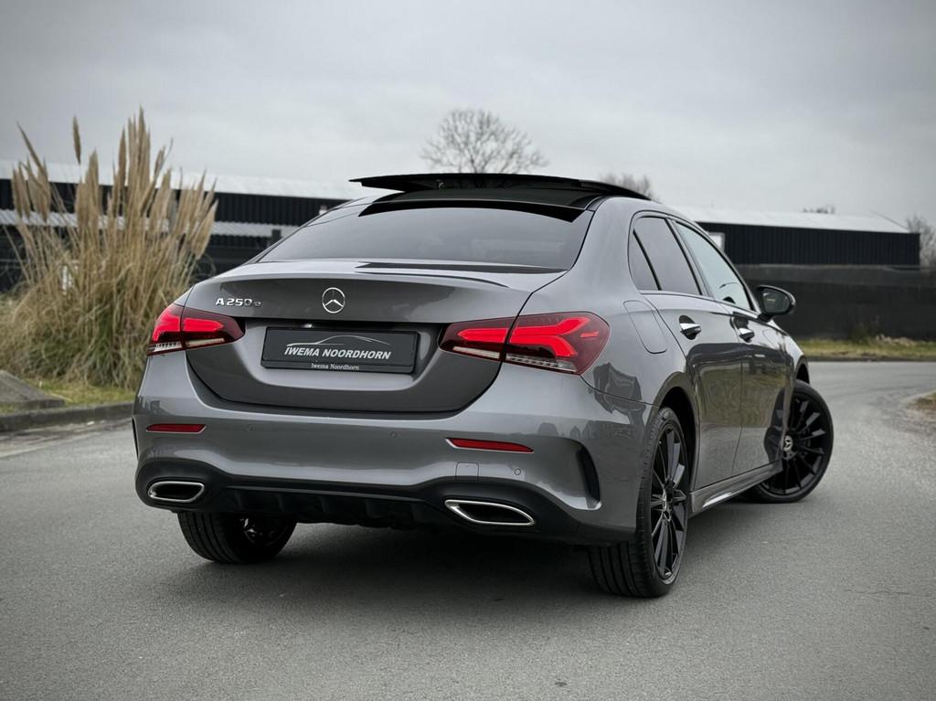 Mercedes A-klasse 250 e AMG Panoramadak|Multibeam|Camera|Sfe, Gebruikt, Euro 6, 4 cilinders, Bedrijf