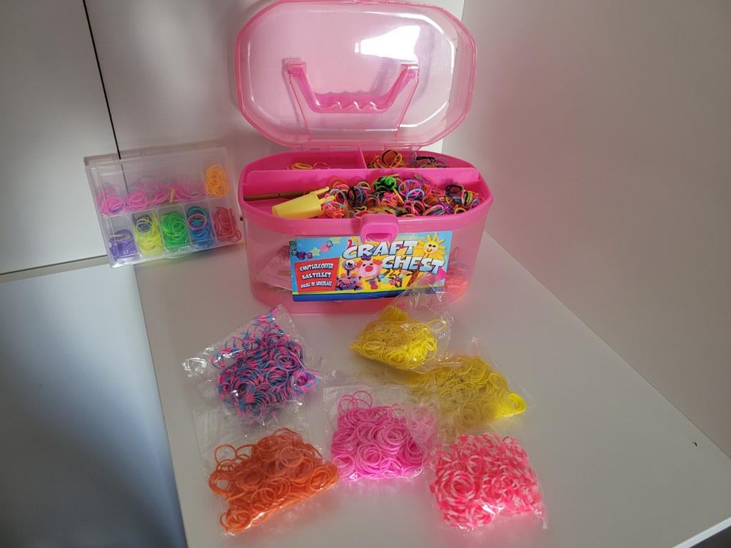 Loom koffer met elastiekjes en accessoires, Gebruikt, Overige thema's, Meerkleurig, Ophalen of Verzenden