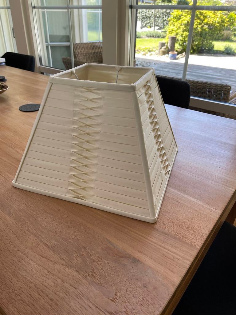 Nieuwe Laura Ashley lampenkap - Crème/Beige, vierkant, Huis en Inrichting, Lampen | Lampenkappen, 25 tot 50 cm, Vierkant, Nieuw