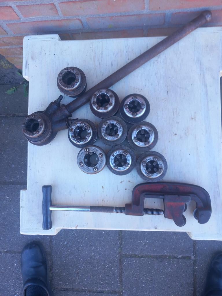 Pijpensnijder en draadsnijkoppen voor stalen pijpen, Ophalen, Gebruikt