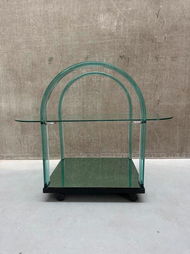 Gebogen groene glazen barwagen van FIAM - Italië - jaren ‘80, Huis en Inrichting, Kasten | Vitrinekasten, Gebruikt, Minder dan 100 cm