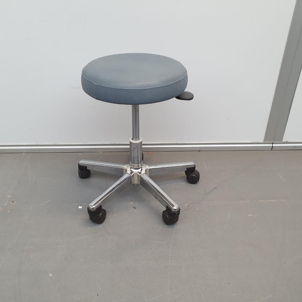 Oostwoud medische kruk - grijze skai, Huis en Inrichting, Krukjes, Gebruikt, Hout, In hoogte verstelbaar, Ophalen