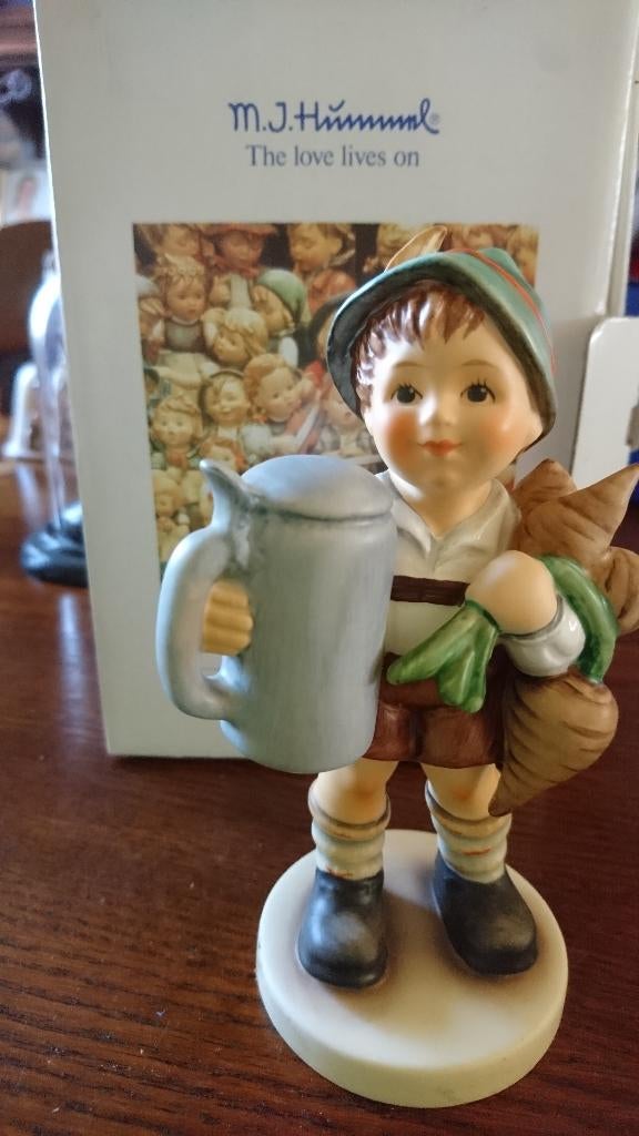 Hummel jongen met bierpull hum 87, Ophalen of Verzenden, Zo goed als nieuw, Hummel