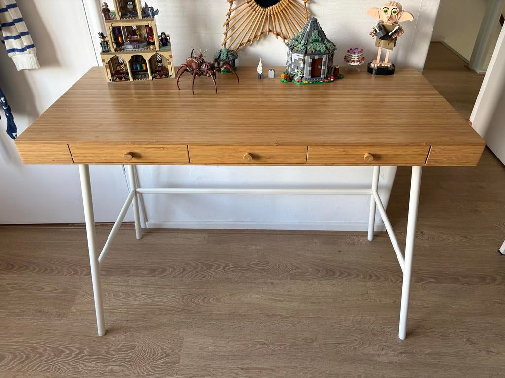 TEAB - IKEA Bureau lillasen - Bamboe met 3 Lades, Huis en Inrichting, Bureaus, Zo goed als nieuw, Computerbureau, IKEA, Modern